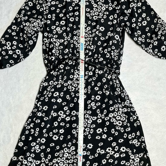 Black and white BeBop dress with pretty flowers and black belt very pretty dress - Picture 3 of 9